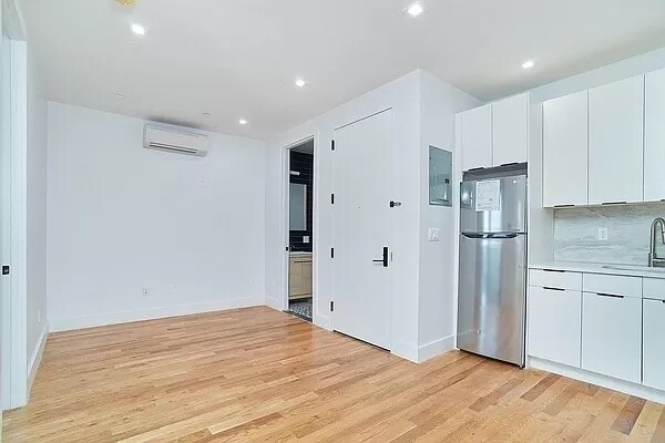 Foto del edificio - 3215 Clarendon Rd