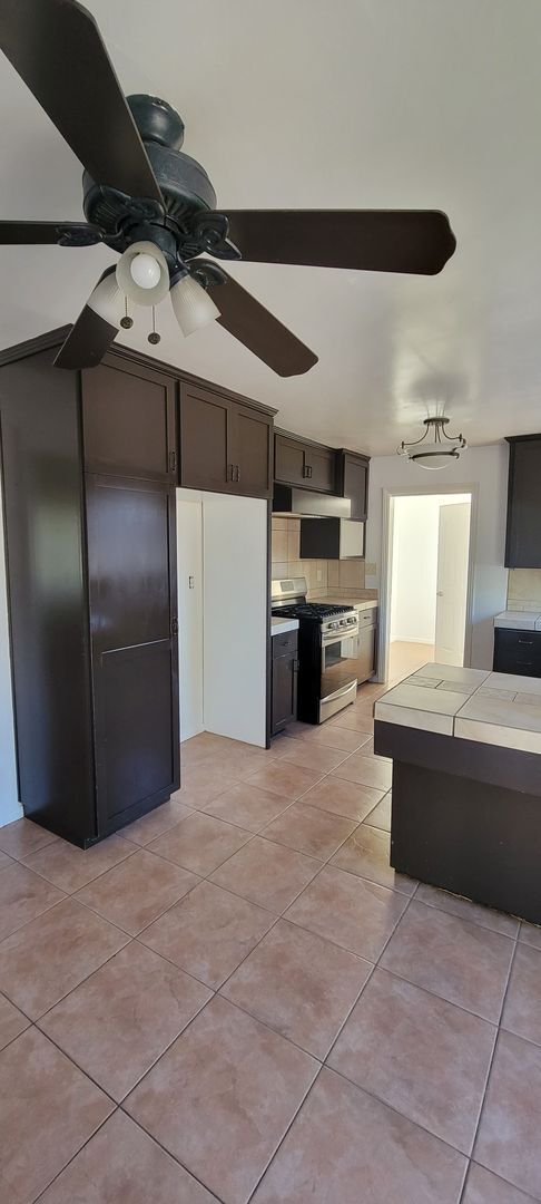 Building Photo - Single Story 3 Bedroom Home in Spring Valley