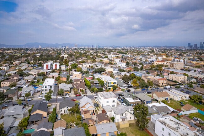 1458-1462 W 36th St Los Angeles, CA 90018-3999 - 1458-1462 W 36th St