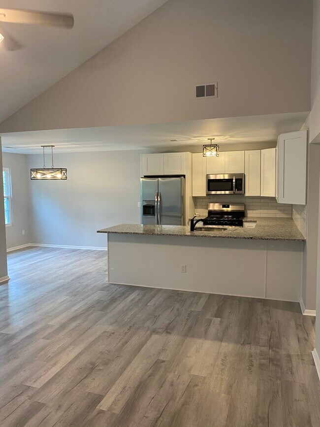 Building Photo - 1415 Waters Edge Dr