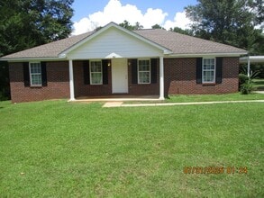 Building Photo - 723 Shamrock Dr