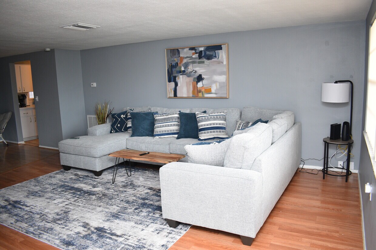 Primary Photo - 5732 Mosaic Dr