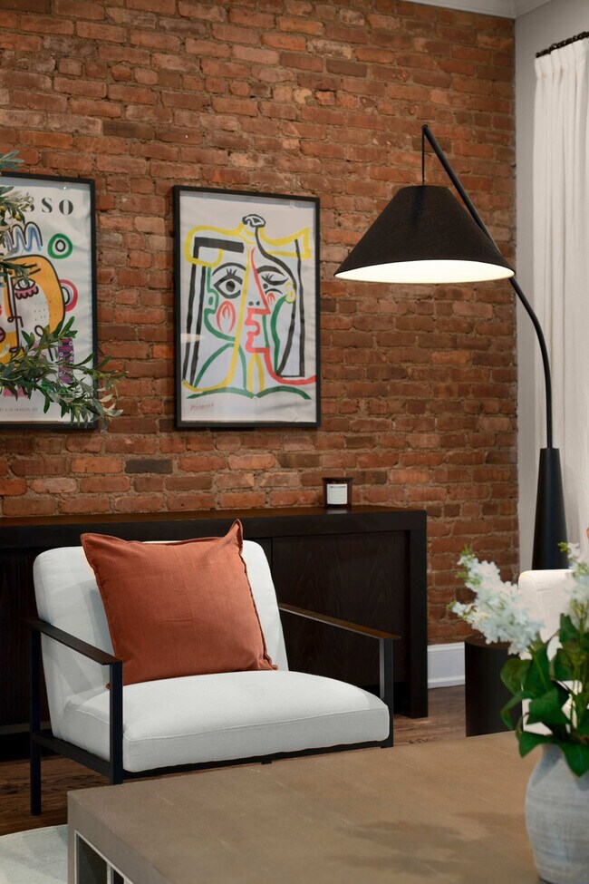 Building Photo - 49 W 16th St