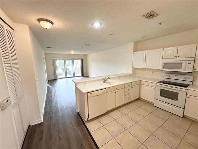 Building Photo - 900 Canopy Walk Ln