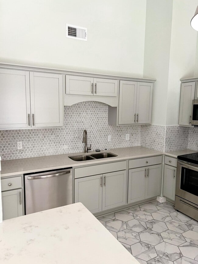 Building Photo - 6 N Quail Xing