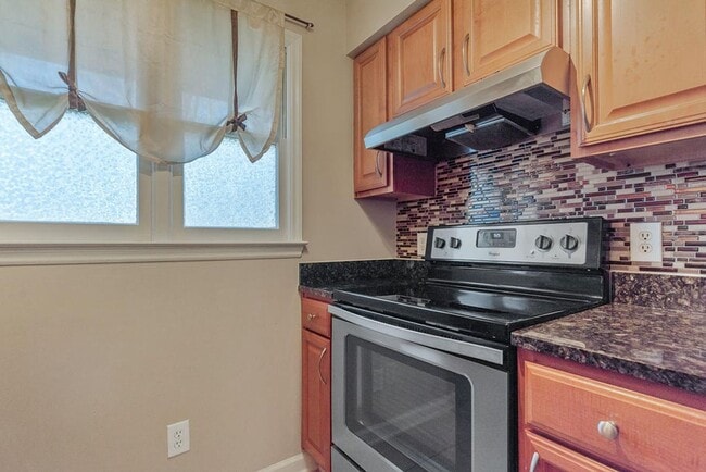 Building Photo - 2 Bedroom Condo Near Rex Hospital!