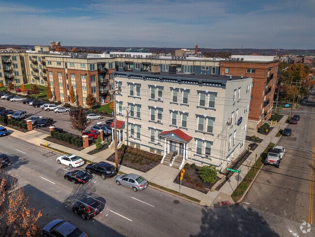 Building Photo - 130-134 William Howard Taft Rd