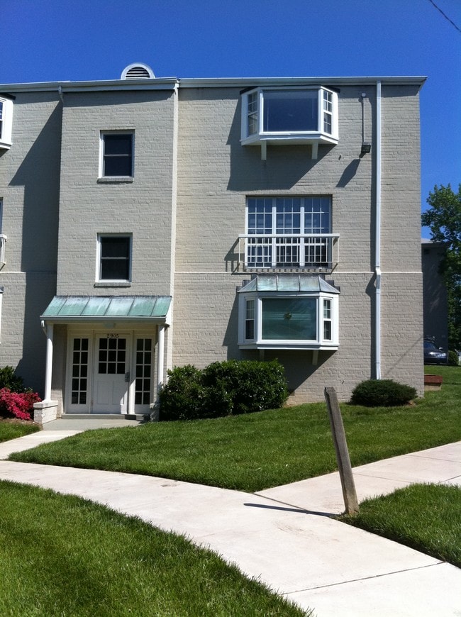 Front Building - 2905 Willston Pl