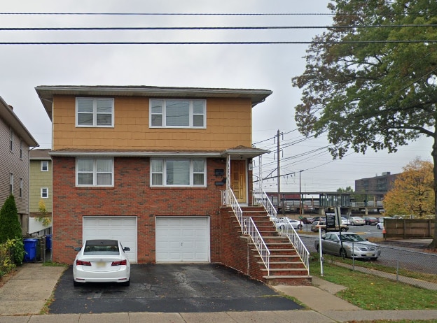 Building Photo - 100 W Linden Ave