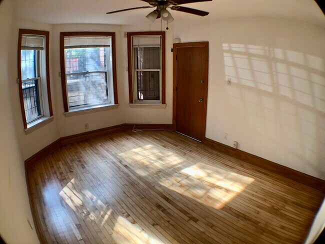 Building Photo - 1557 N Honore St
