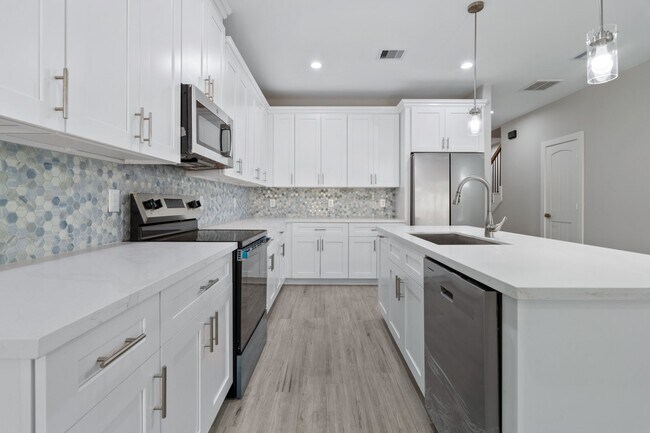 Building Photo - 404 Forest Hill Blvd