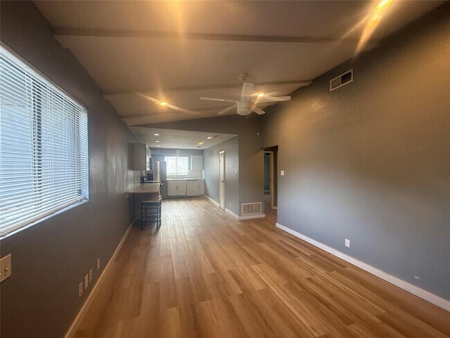 Foto del edificio - 1700 Royal Hill Dr
