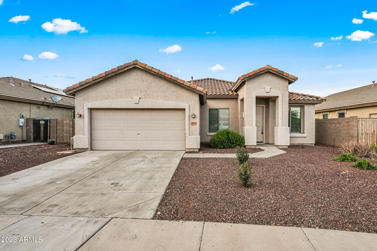 16814 W Sharon Dr, Surprise, AZ 85388 Room for Rent in Surprise, AZ
