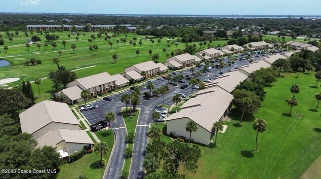 Foto del edificio - Adorable 2nd floor Condo with Community Po...