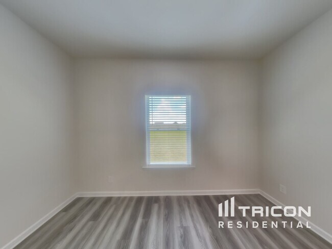 Building Photo - 275 Oliver Dr