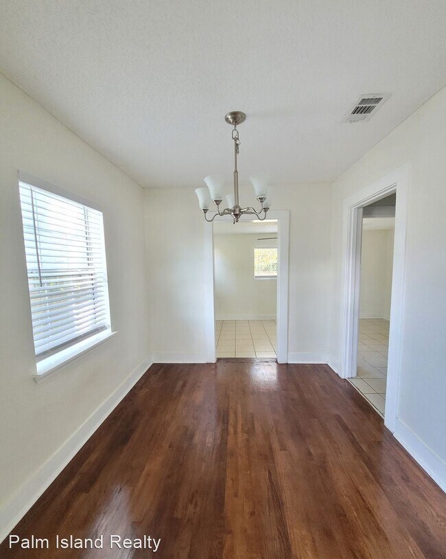 Building Photo - 2 br, 1 bath House - 3001 E Desoto St