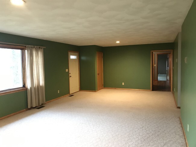 Building Photo - 7411 E 100 S