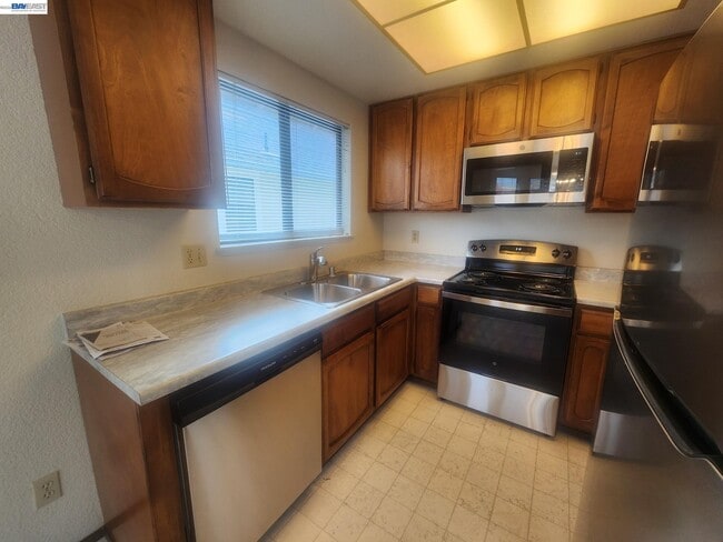 Foto del edificio - 198 Peters Ave