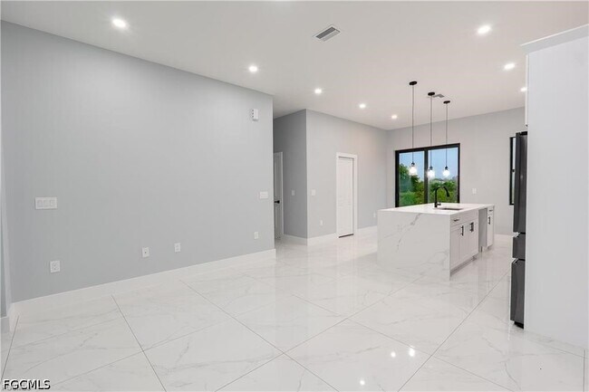 Building Photo - 4703 Elva Ave S