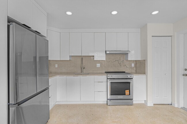 Building Photo - 2865 SW 16th St