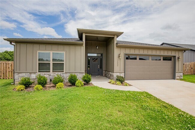 Building Photo - 2659 N Justin Dr