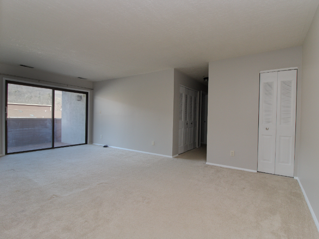 Foto del edificio - 810 Charlotte Way