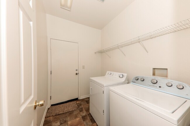 Foto del edificio - 1060 Indiangrass Dr