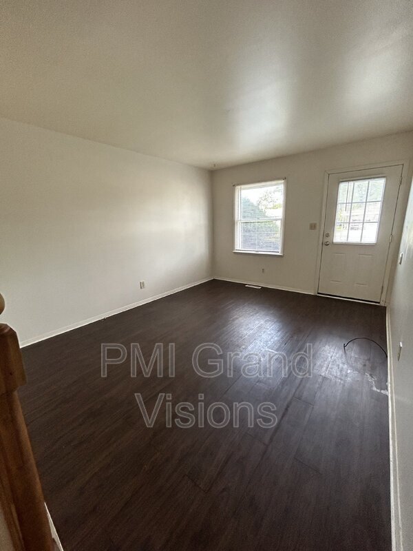 Foto del edificio - 1634 University Dr