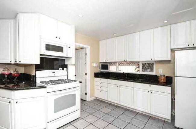 Foto del edificio - Frontier Dr.