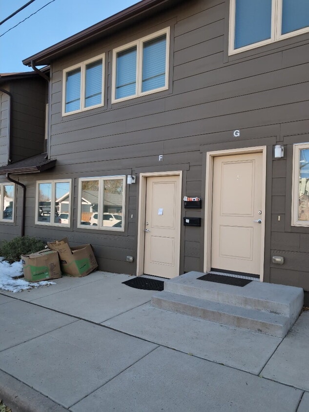 Primary Photo - Newer 2BR/2.5BA in Englewood Townhouse wit...