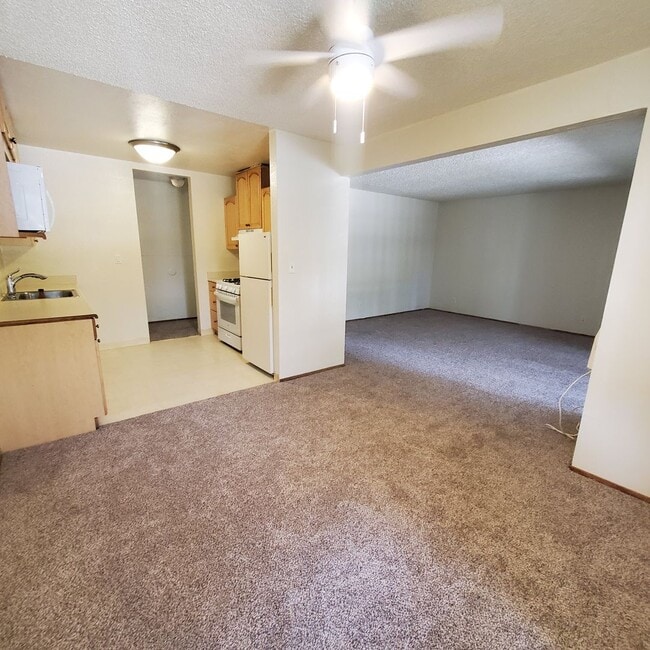 Building Photo - 2 Bedroom Upper Unit In Central Livermore ...