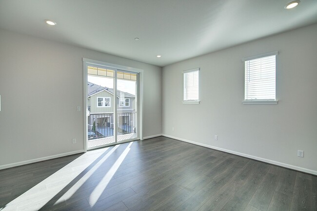 Building Photo - 3bd/3.5ba Redmond Townhouse