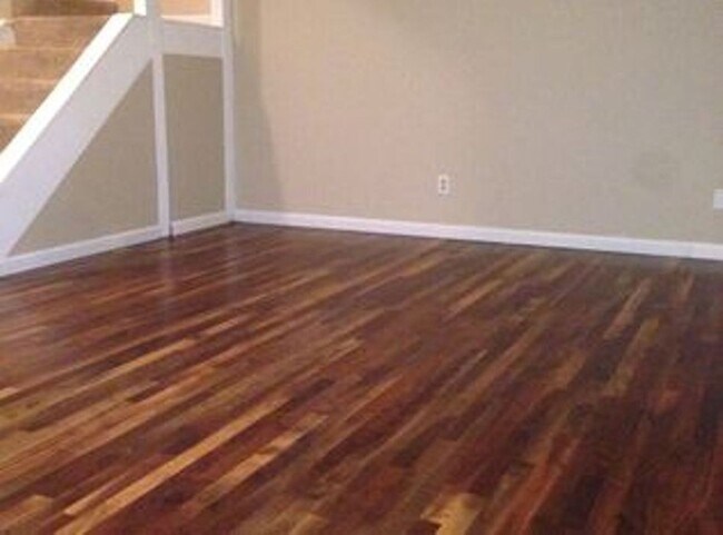Foto del edificio - 1721 Lake Sherwood Drive