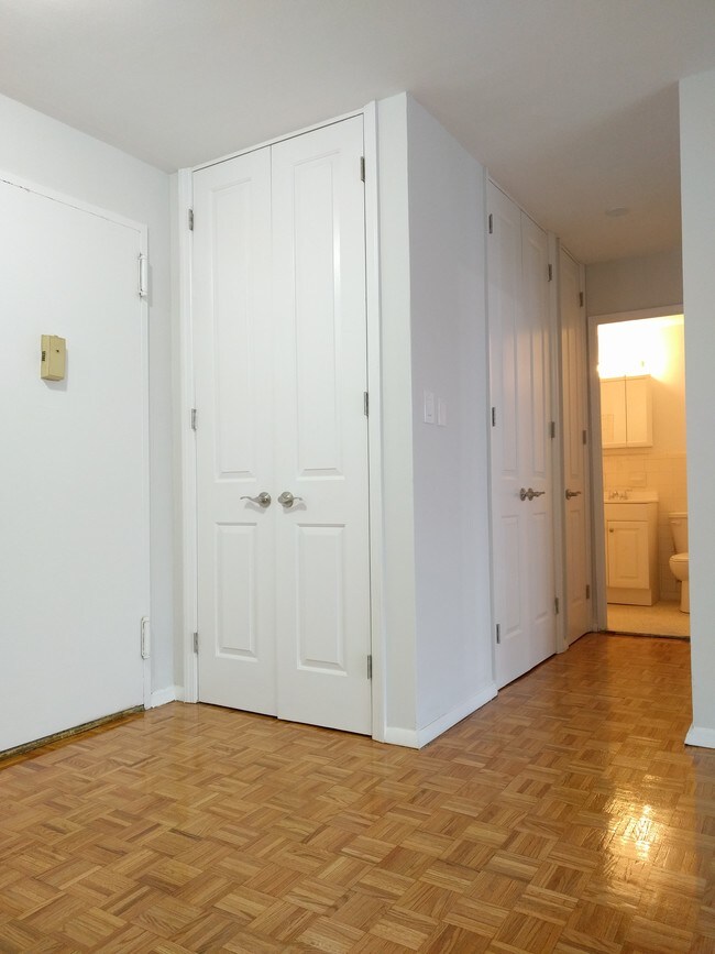 Building Photo - 160 Parkside Ave