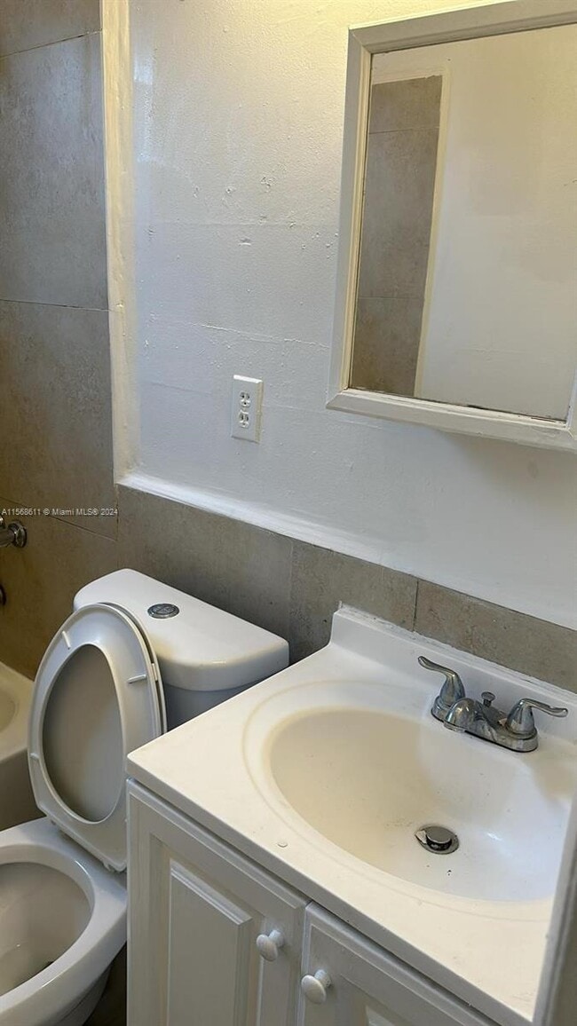 Foto del edificio - 2735 W 52nd St