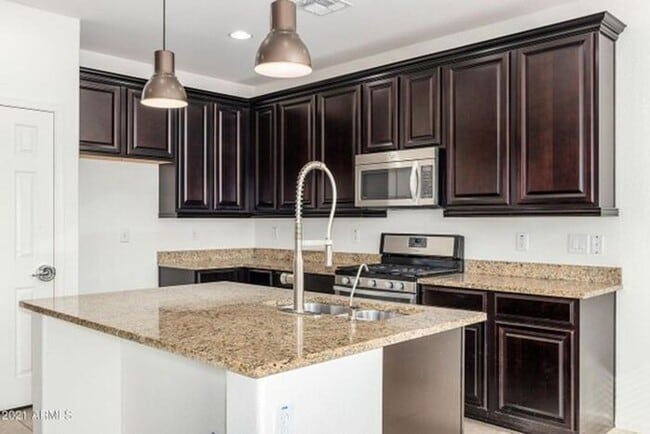 Foto del edificio - 5 Bedroom, 3 Bath Home in Marley Park!