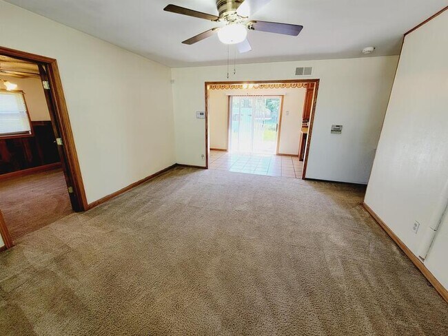 Foto del edificio - 3412 S Osage Ave