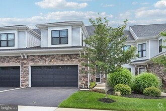Building Photo - 42 Dogleg Ln