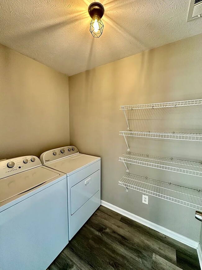 Building Photo - 13389 Kimberlite Dr