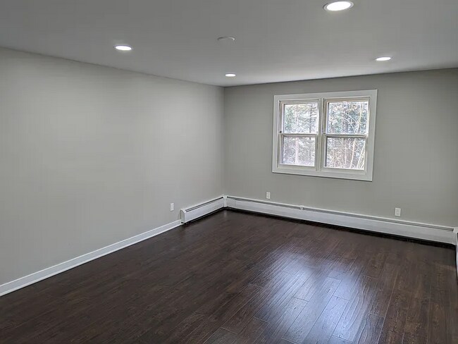 Foto del edificio - this contemporary & brightly remodeled 2,400 sqft home