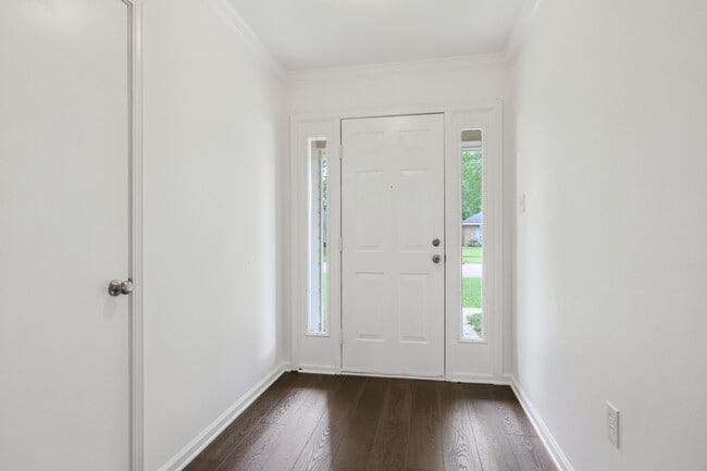 Building Photo - 7738 Menlo Dr