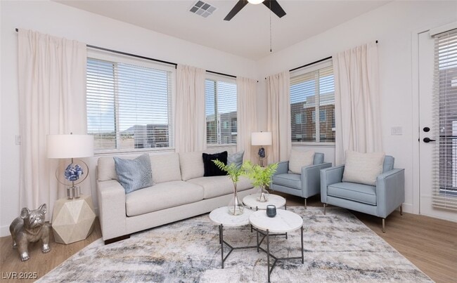 Foto del edificio - 100 E Warm Springs Rd