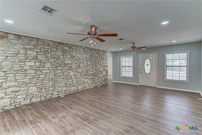 Building Photo - 313 Ranger Dr