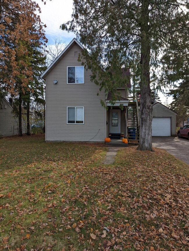 Building Photo - 119 Adrian St