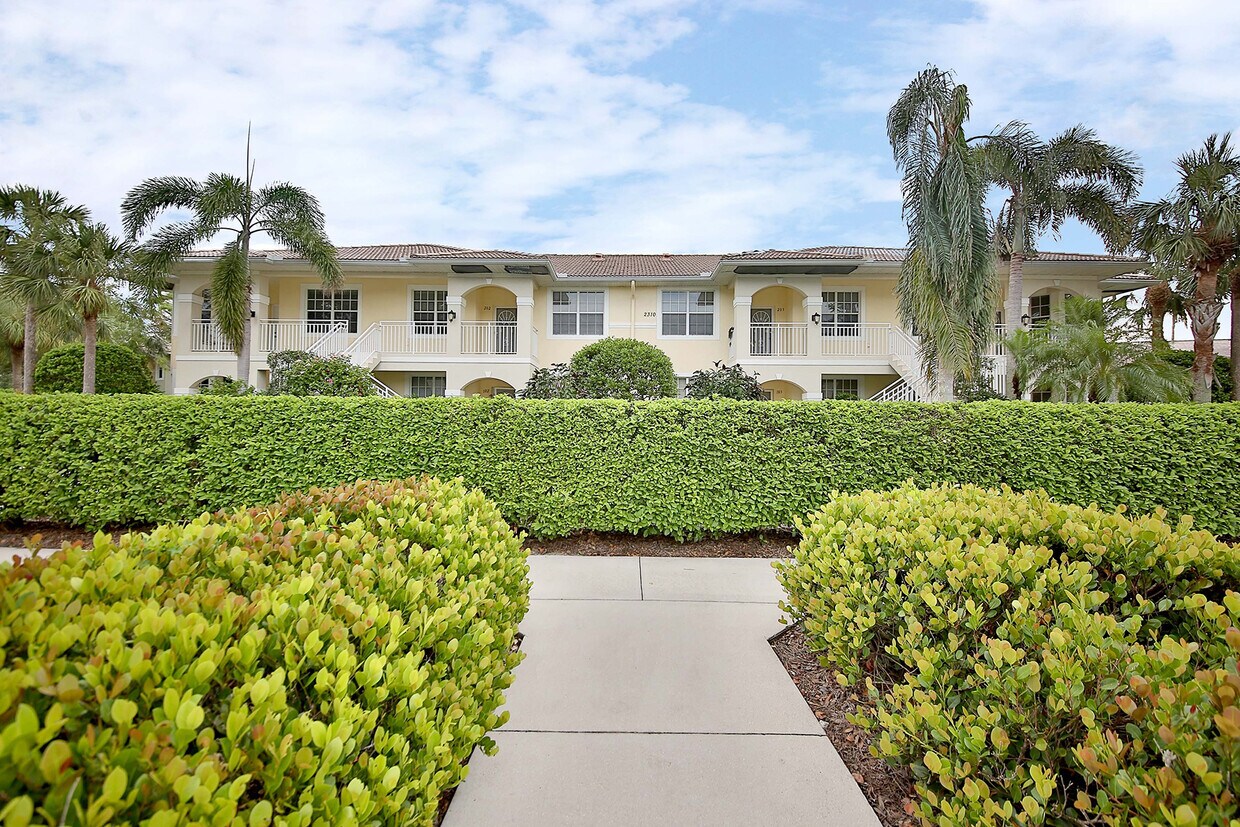 2310 Carrington Ct, Naples, FL 34109 House Rental in Naples, FL