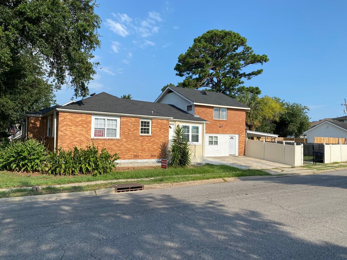 Foto principal - 1569 Athis St