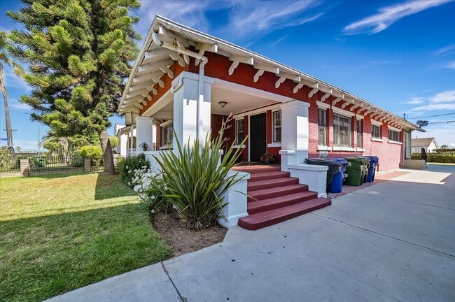 Building Photo - 4667 Pickford St