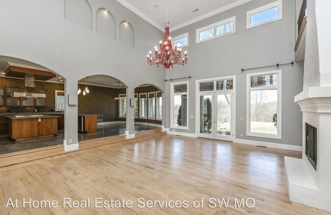 Building Photo - 4 br, 3.5 bath House - 3765 E Knollwood Dr