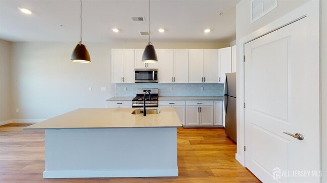 Building Photo - 601 Novak Terrace