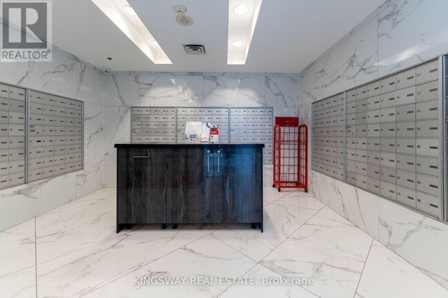 Building Photo - 80 Absolute Ave